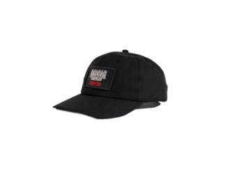 Niño con gorra de fuego infernal